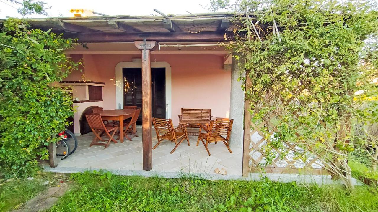 Appartamento Trilocale Le Canne 4 Posti Letto Con Giardino E Posto Auto Privato San Teodoro  Exterior foto