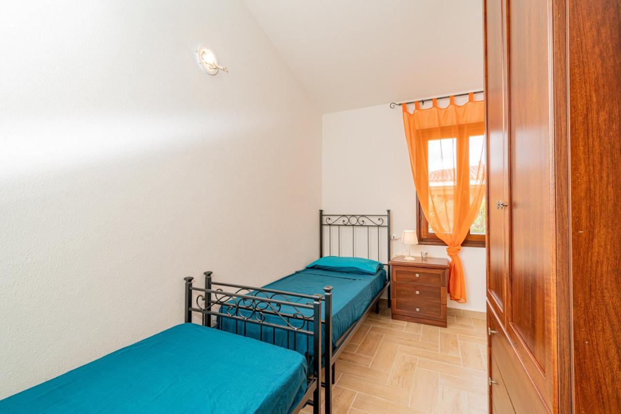 Appartamento Trilocale Le Canne 4 Posti Letto Con Giardino E Posto Auto Privato San Teodoro  Exterior foto