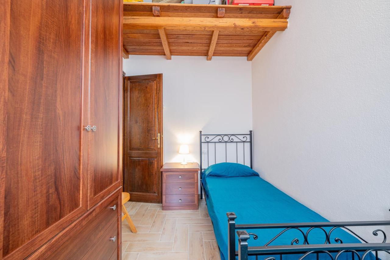 Appartamento Trilocale Le Canne 4 Posti Letto Con Giardino E Posto Auto Privato San Teodoro  Exterior foto