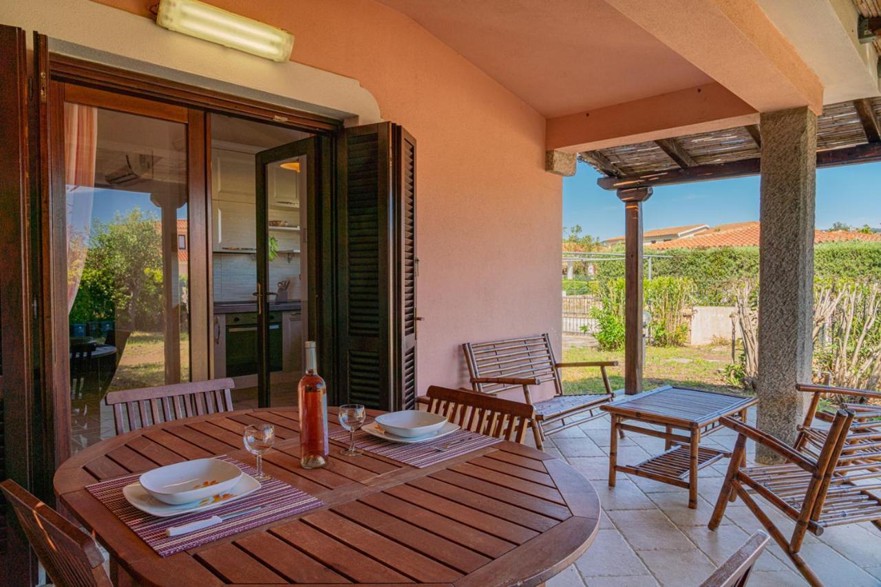 Appartamento Trilocale Le Canne 4 Posti Letto Con Giardino E Posto Auto Privato San Teodoro  Exterior foto