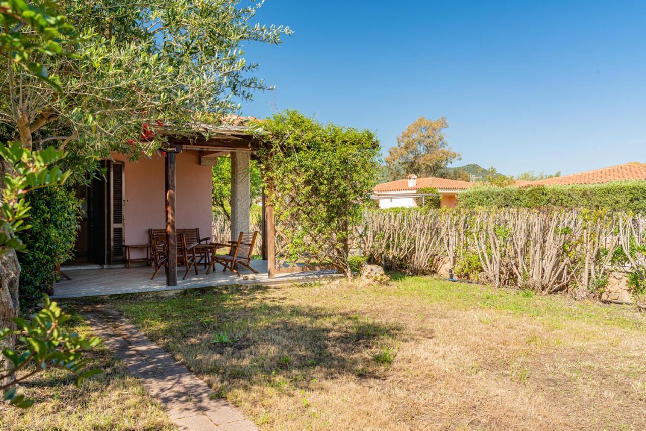 Appartamento Trilocale Le Canne 4 Posti Letto Con Giardino E Posto Auto Privato San Teodoro  Exterior foto