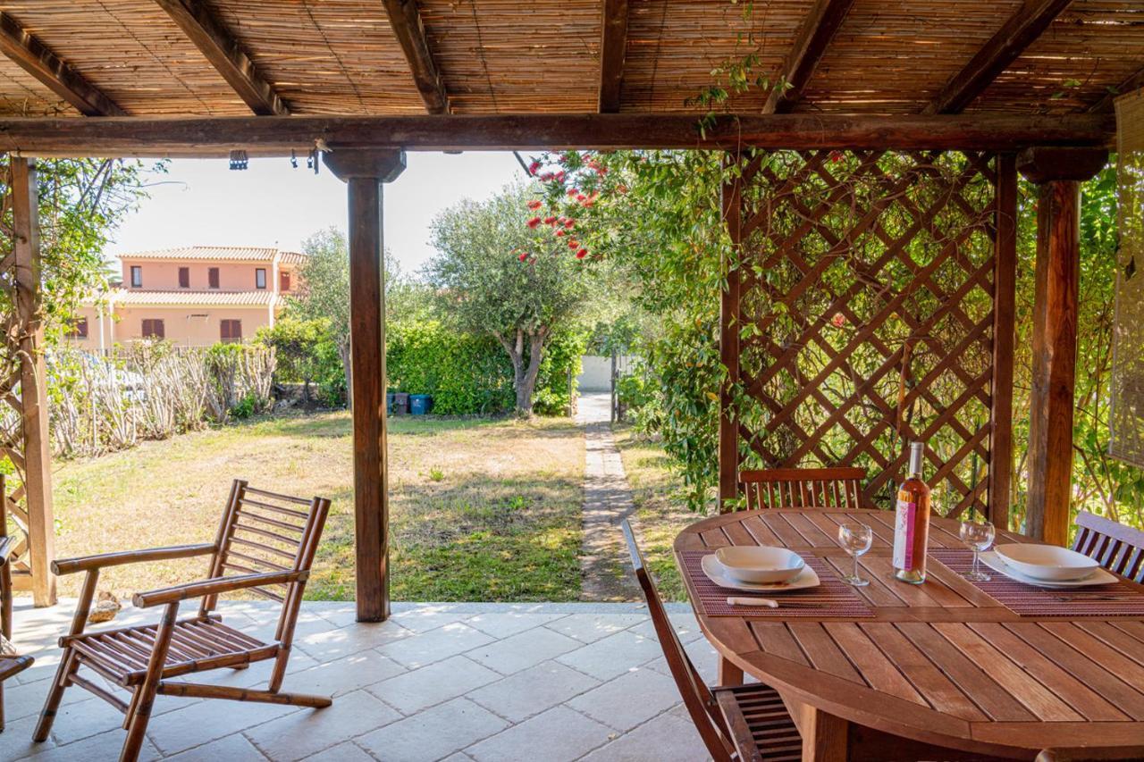 Appartamento Trilocale Le Canne 4 Posti Letto Con Giardino E Posto Auto Privato San Teodoro  Exterior foto
